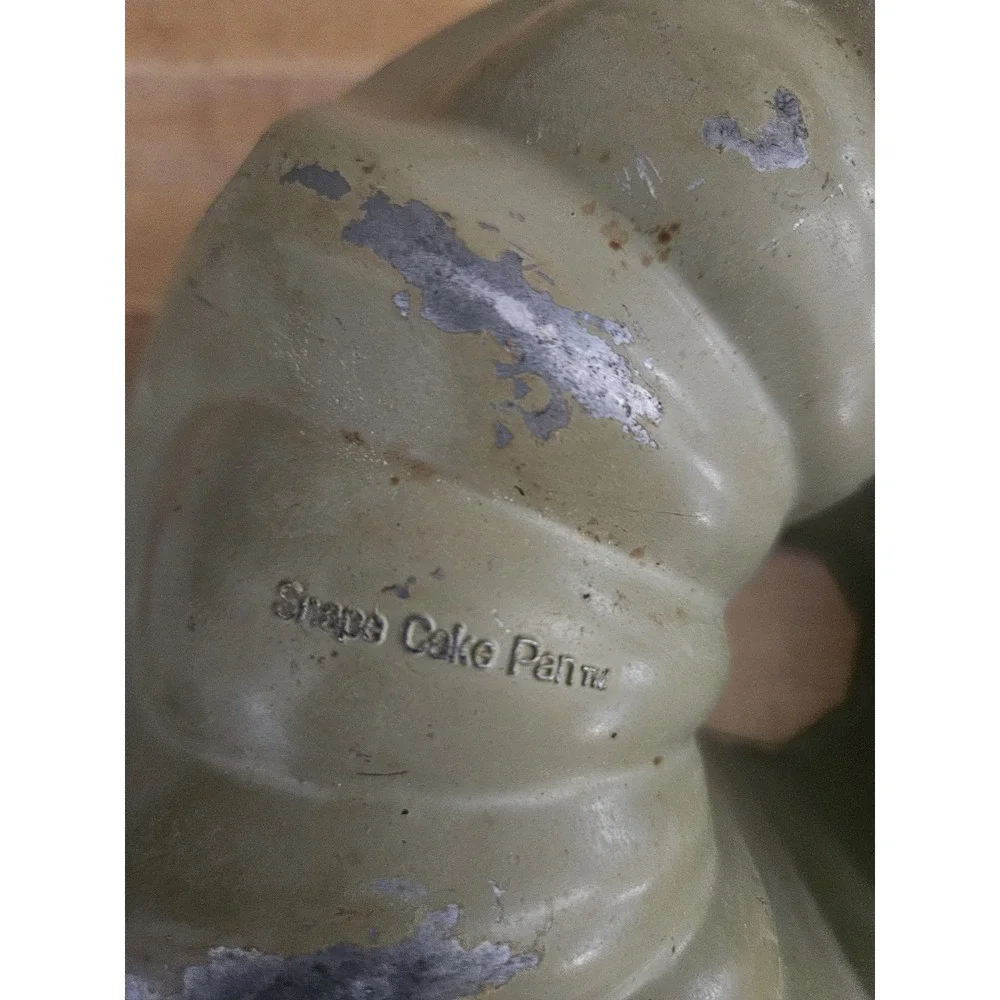 Vintage WESTBEND Heavy Aluminum Bundt Cake Pan, 